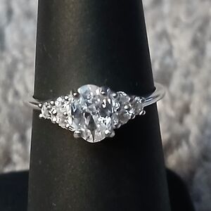 925 Sterling Silver White Cubic Zirconia Solitaire Ring with Side Stones